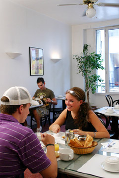 2 star Merryl  Internet high speed connection  Moulin de la galette  basilique of Sacre Coeur